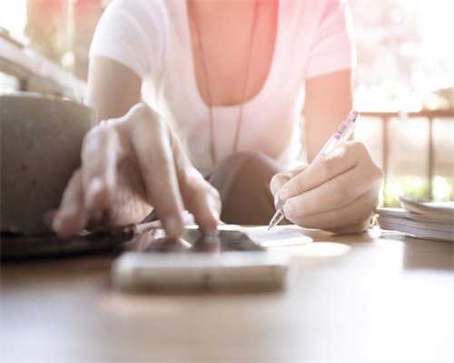 信用卡可用额度至少保留20%，才能保证信用卡状态正常