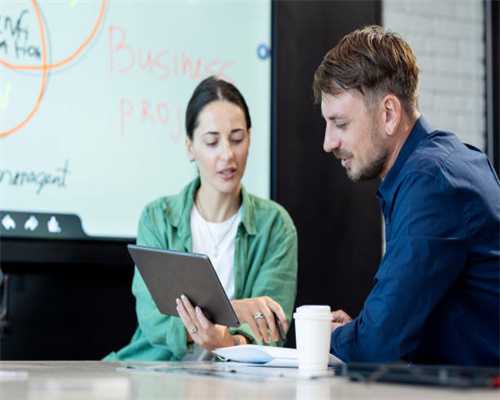 北京一女生的家火了，独自蜗居42㎡小屋，极致利用，书架柜太抢眼