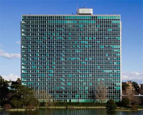 在天鹤路上，出现了……