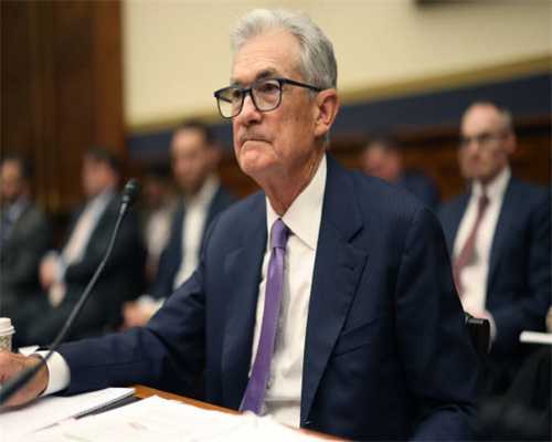 老汉深夜去借钱，男子将他拒之门外，没想到是救他一命