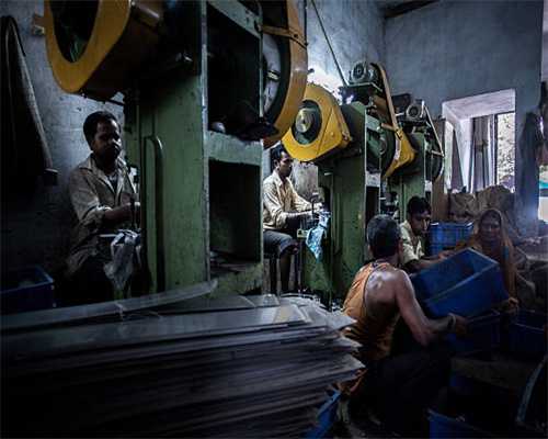 70岁大妈“碰瓷”成瘾，纵横天津商铺10年获利百万，全家人一起干