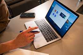 非法贩卖电话卡300余张 他们把自己贩进看守所